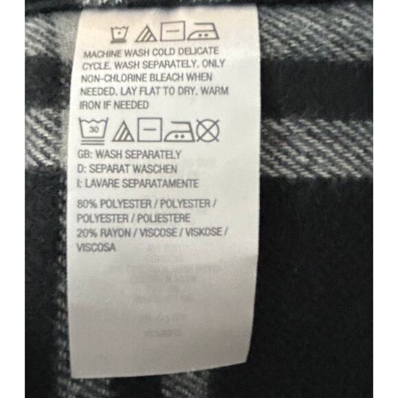 Quacker Factory Plaid Shawl Wrap One Size Black White Fringe Cozy Cottage Lounge - Picture 6 of 8